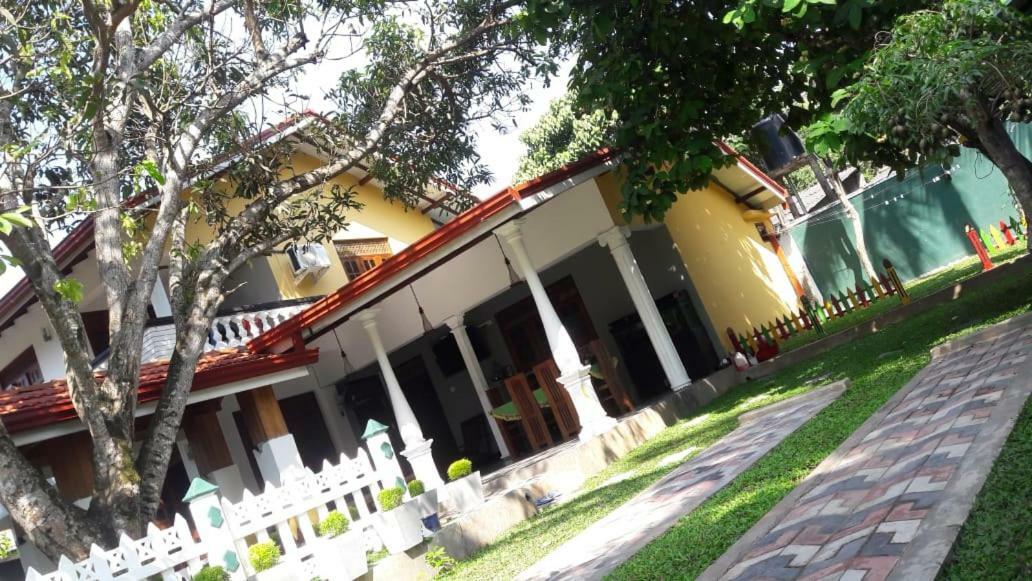 Pearl Holiday Villa Katunayaka Exterior foto